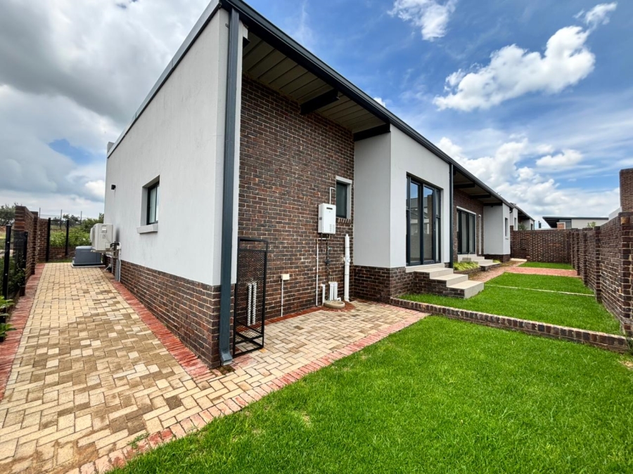 To Let 3 Bedroom Property for Rent in Helderzicht Eco Estate North West